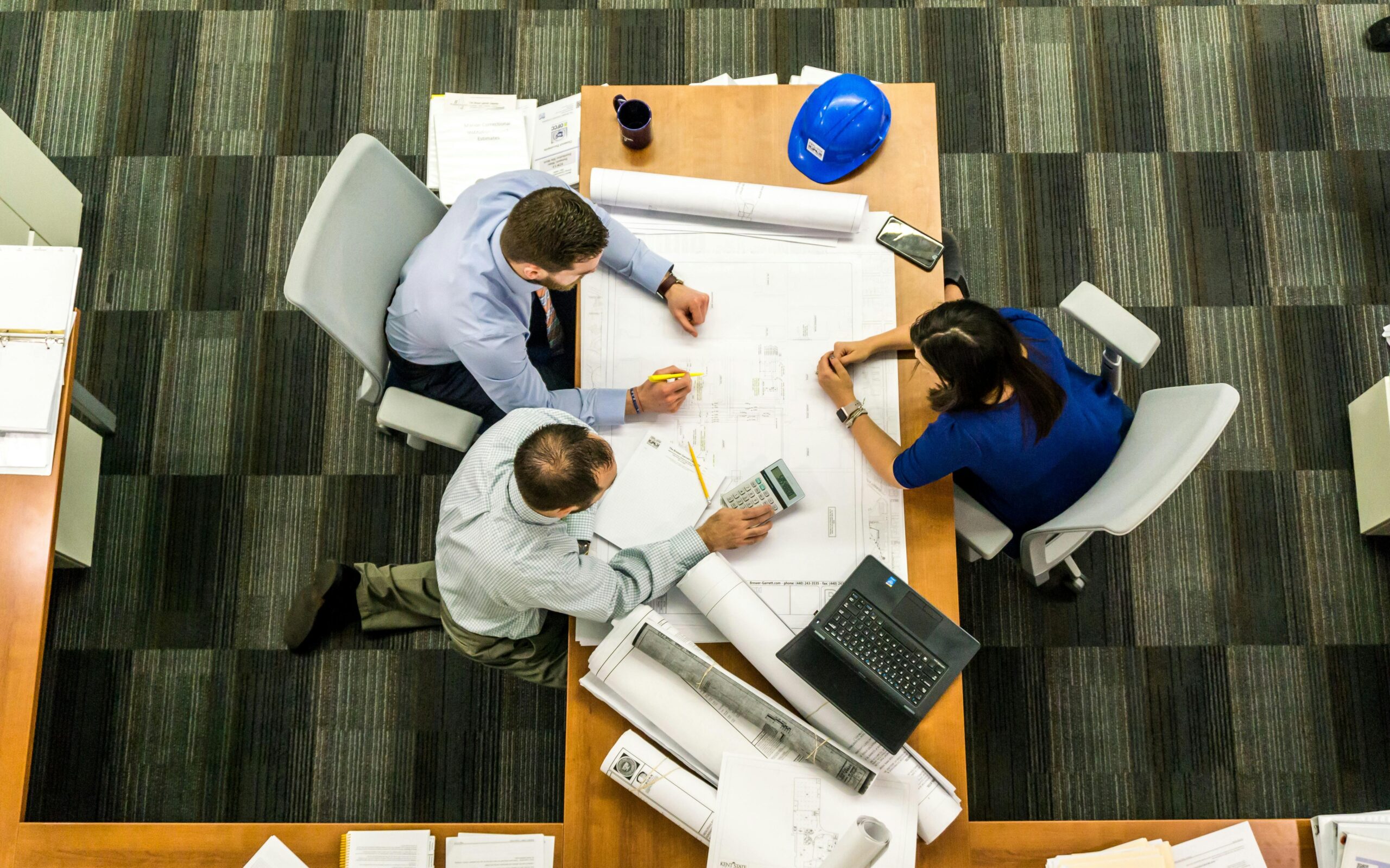 Senior Yard Engineer working in UAE fabrication shop